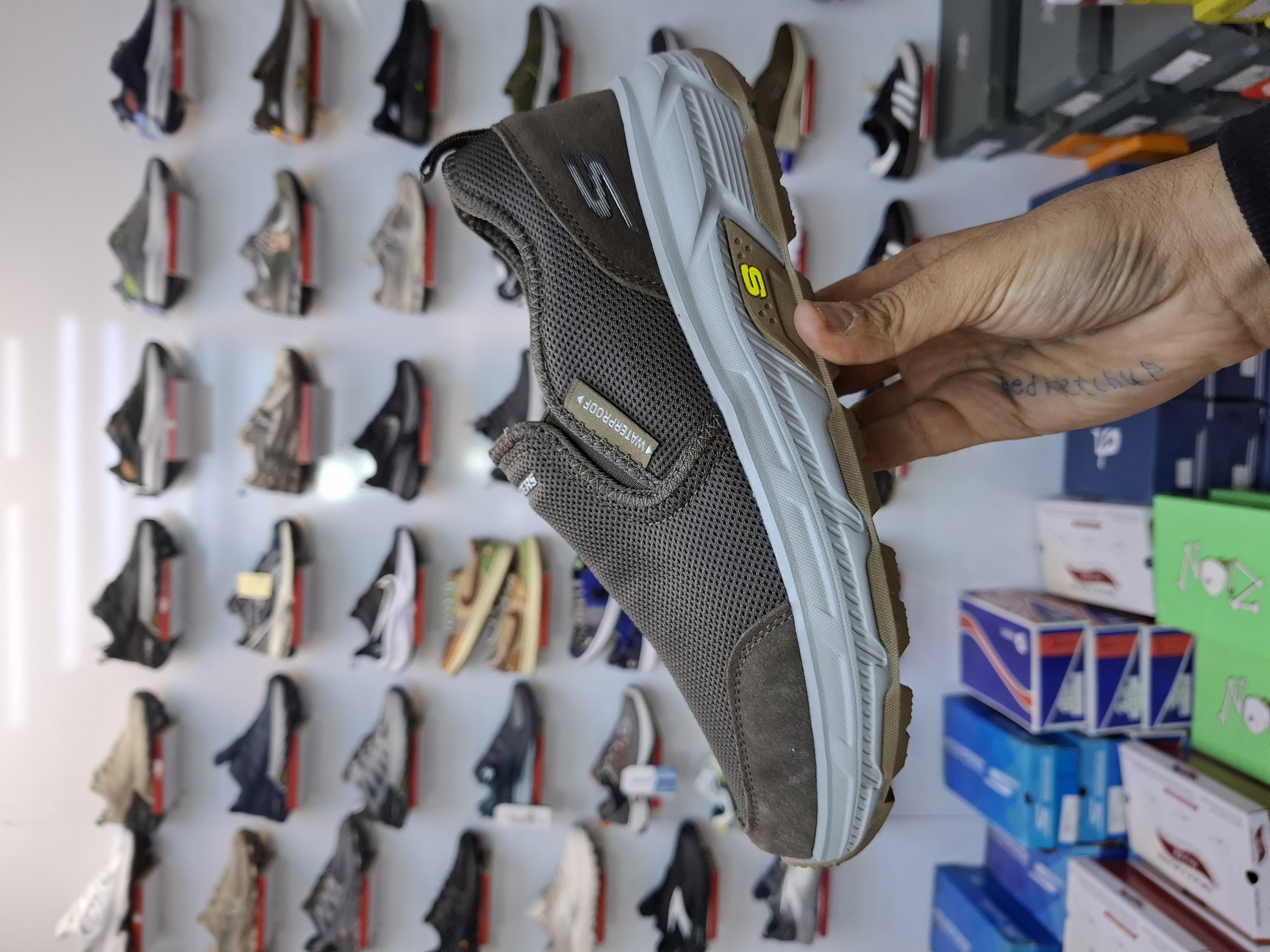 کفش اسکیچرز مردانه وارداتی و ویتنامیSN54354