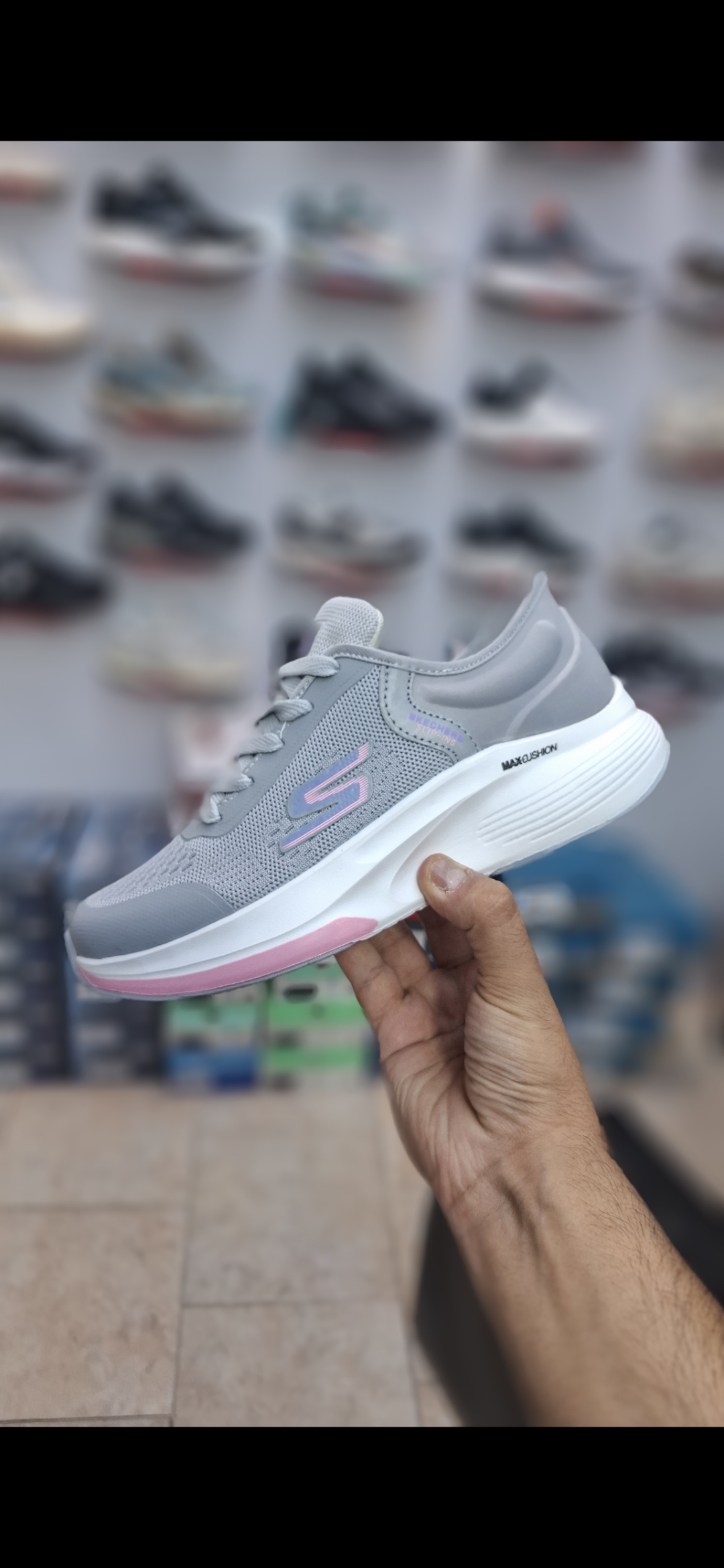 اسکیچرز زنانه مکس کوشن