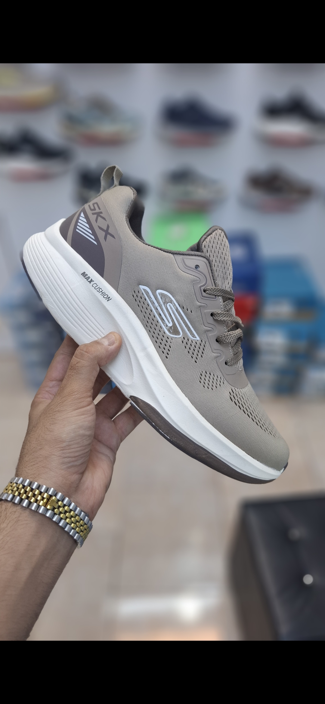 اسکیچرز وارداتی و ویتنامی مکس کوشن